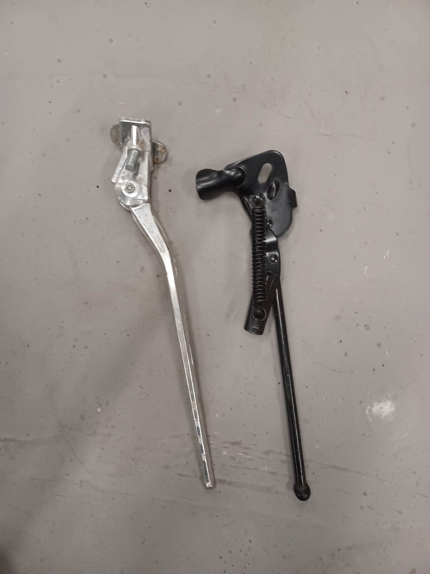 Vintage Kickstand  10.00 Atelier Olympia