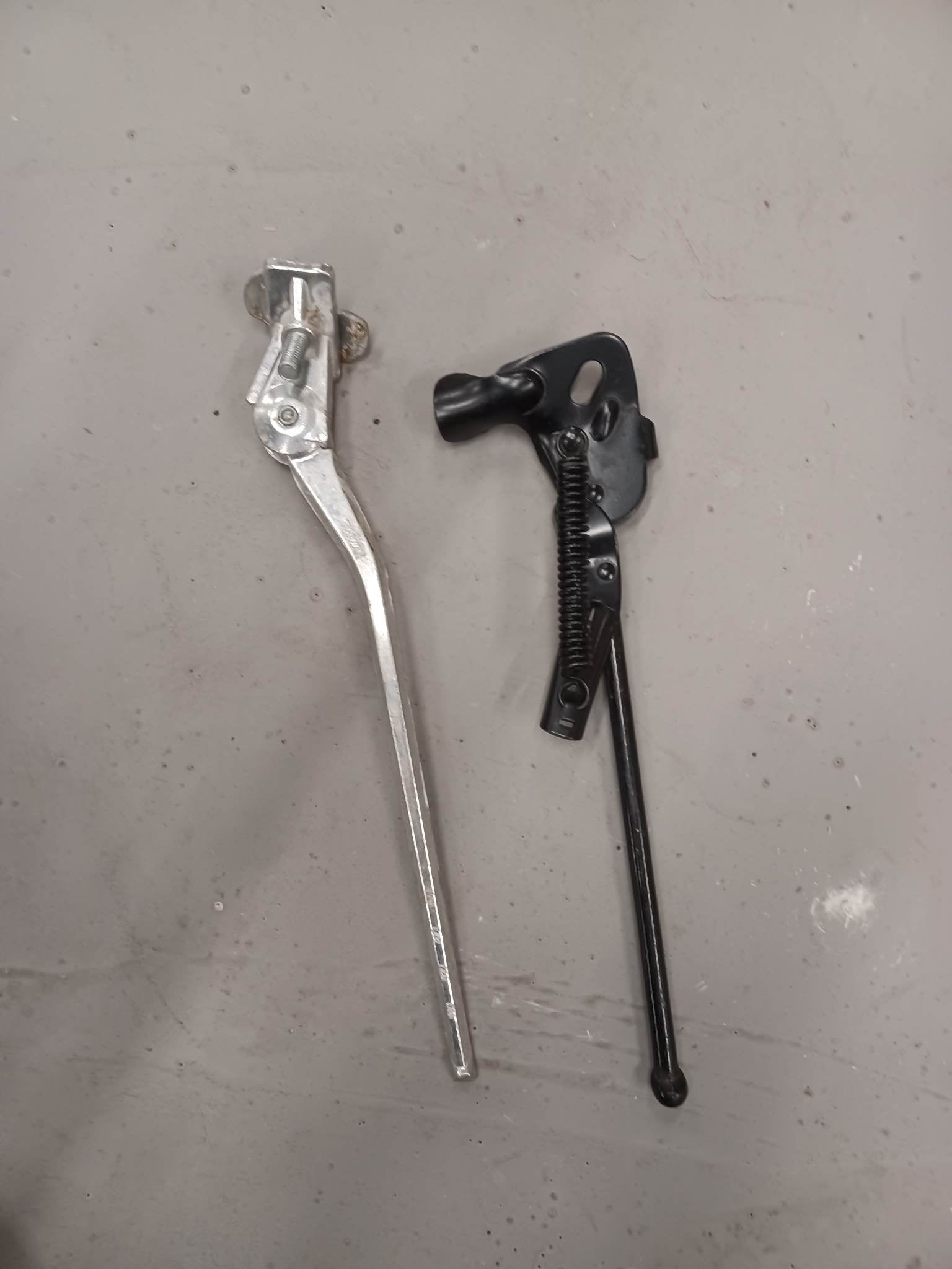 Vintage Kickstand  10.00 Atelier Olympia