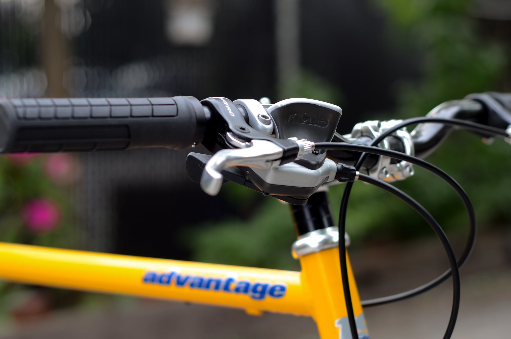 ! Yellow Advantage Complete Bicycle 1200.00 Atelier Olympia